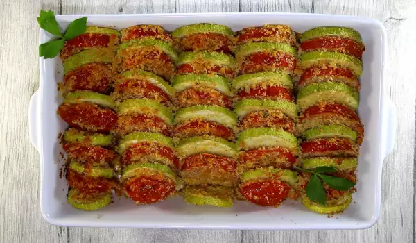 Gebackene Zucchini mit Tomaten und Parmesan