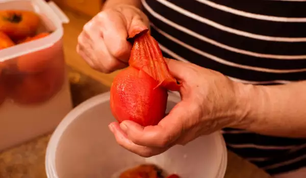Wie schält man am besten Tomaten?