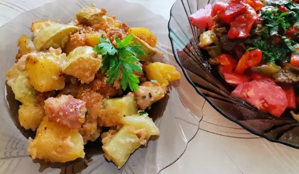 Hähnchenfleisch mit Zucchini, Kartoffeln und Parmesan