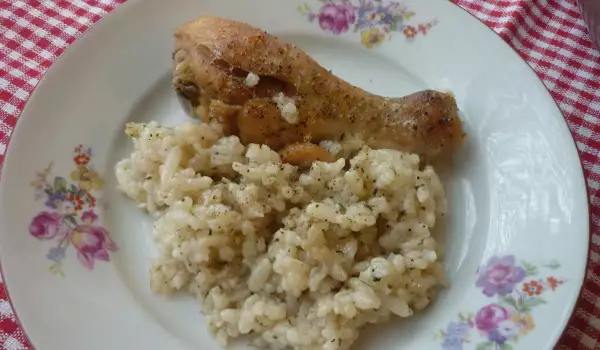 Hähnchenschenkel mit weißem Reis