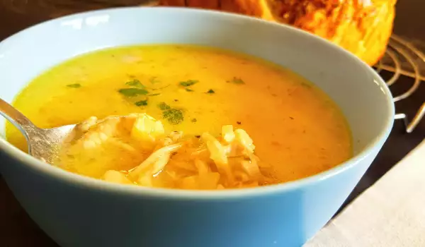 Dickflüssige Hühnersuppe mit Lauch und Pastinaken