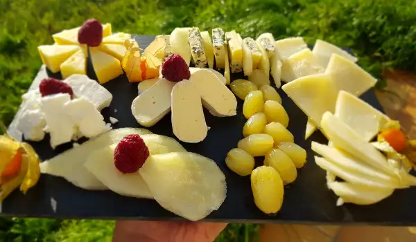 Käse und Obst Platte für Gäste