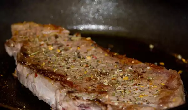Wie werden Steaks beim Braten versiegelt?