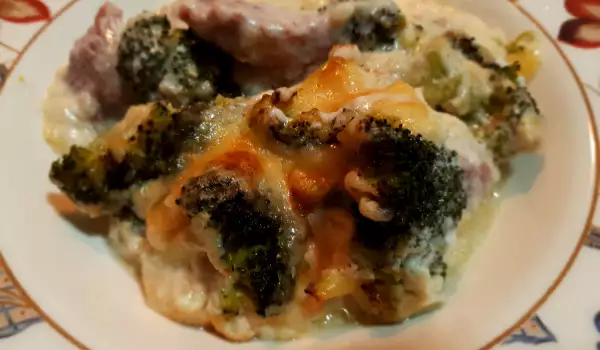 Putenfleisch mit Brokkoli und Sahne im Ofen