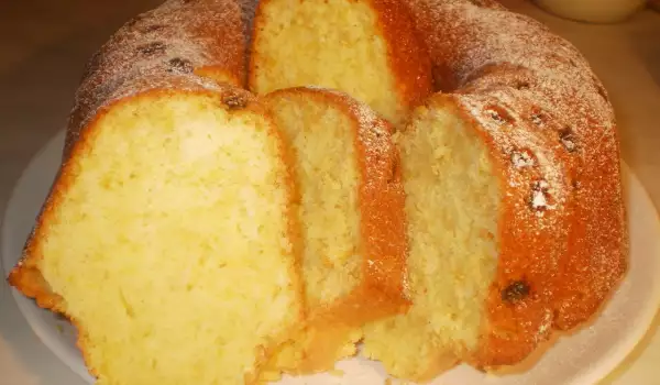 Sehr fluffiger Kuchen in runder Form