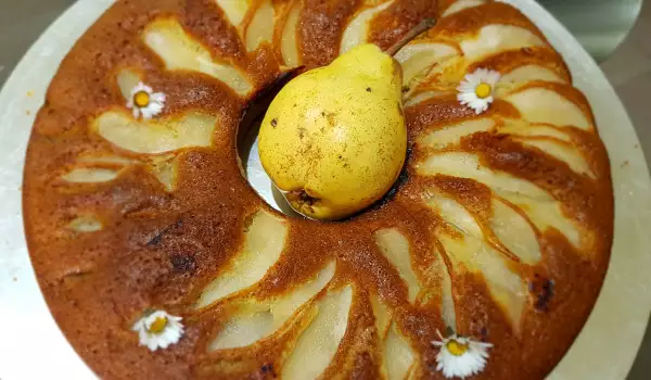 Fluffiger Kuchen mit Birnen und frischer Milch