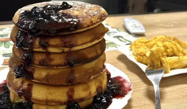 Fluffige amerikanische Pfannkuchen mit Backpulver