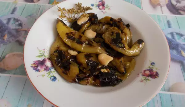 Geröstete Serrano Peperoni mit Honig-Knoblauch-Marinade