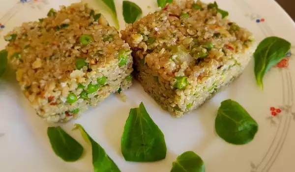 Quinoasalat mit Mandel Pesto und Erbsen