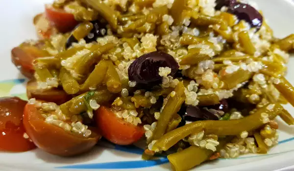 Warmer Salat mit grünen Bohnen und Quinoa