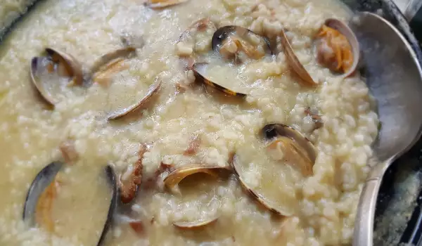 Risotto mit Muscheln und Pilzen