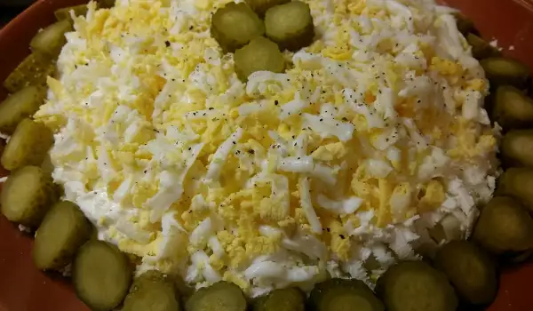 Winterkartoffelsalat mit Eier und Käse