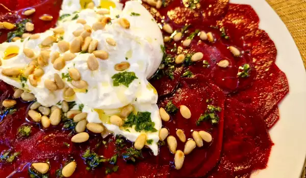 Salat mit Roter Bete und Burrata