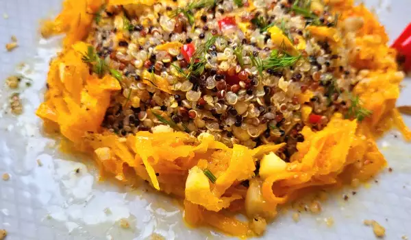 Warmer Salat mit Quinoa und Karotten
