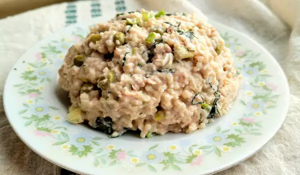 Salat mit arabischem Couscous und Thunfisch