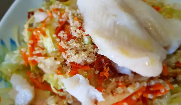 Salat mit Quinoa und Weißfisch