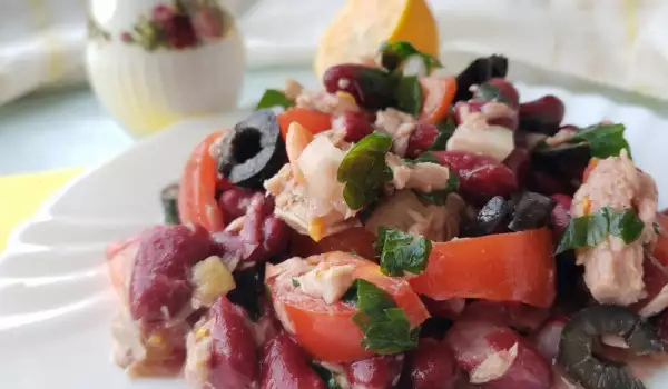 Schneller Salat mit Kidneybohnen und Thunfisch