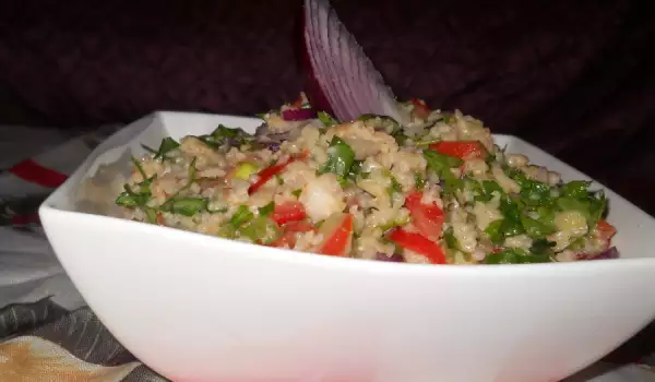 Petersilie Tabouleh Salat mit zwei Arten von Zwiebeln
