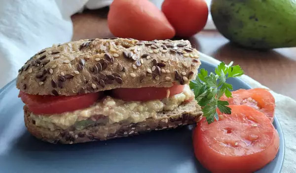 Vollkornsandwiches mit Avocado