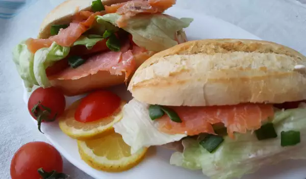 Mini Sandwiches mit Lachs