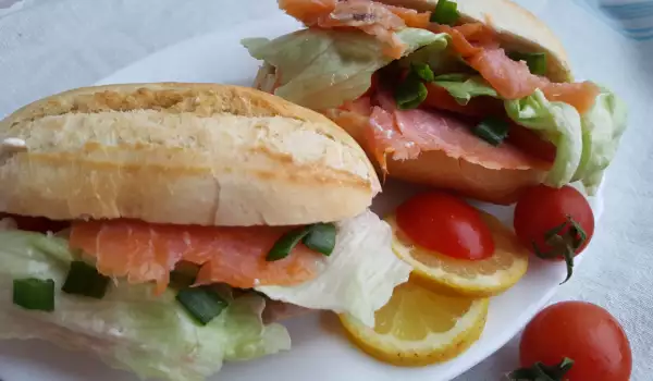 Mini Sandwiches mit Lachs