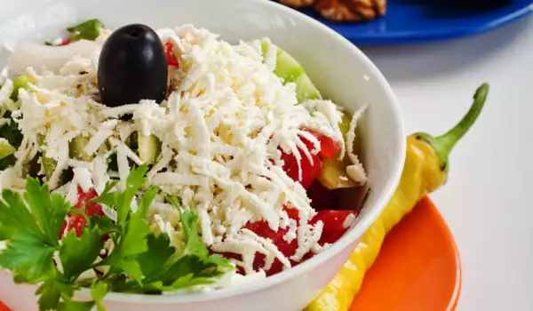 Schopska Salat mit Paprika
