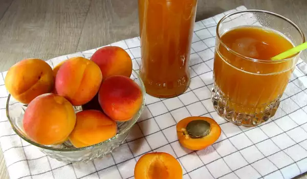 Natürlicher Aprikosensaft