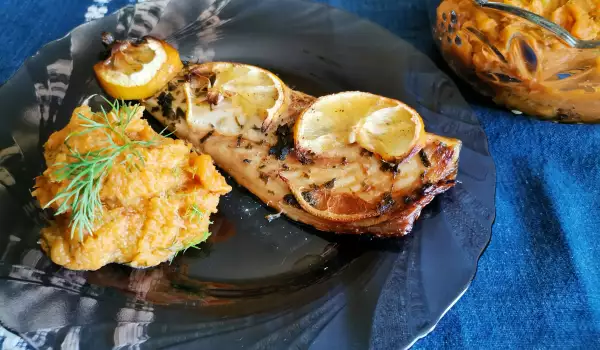 Gebackene Makrelen mit Liebstöckel und Zitrone