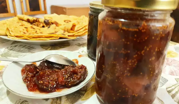 Marmelade aus Feigen und Birnen im Ofen