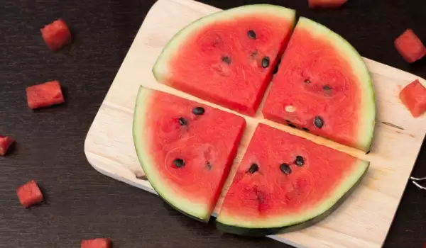 Wie schneidet man eine Wassermelone?