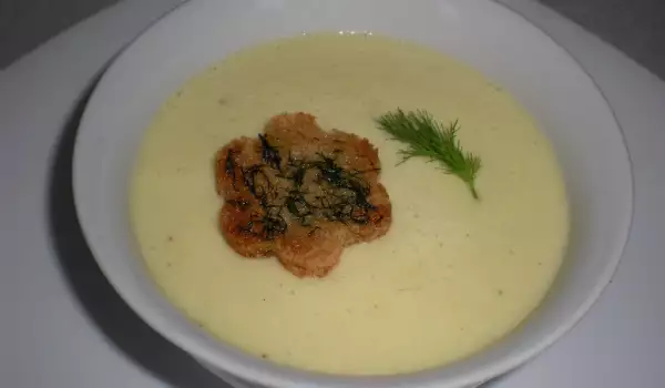 Zucchini Sahnecremesuppe mit Croutons