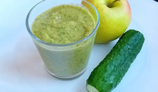 Smoothie mit Spinat und Gurke