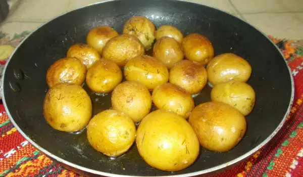 Sautierte Babykartoffeln mit Dill und Knoblauch