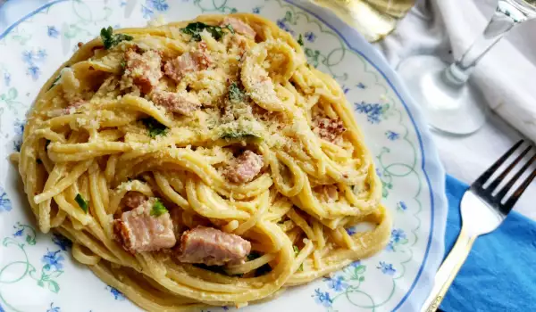 Spaghetti Carbonara mit Speck und Sahne