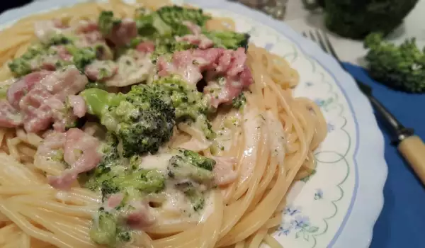 Spaghetti mit Brokkoli und Speck