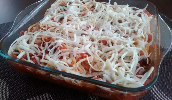 Spaghetti im Ofen mit vielen Gewürzen und Käse