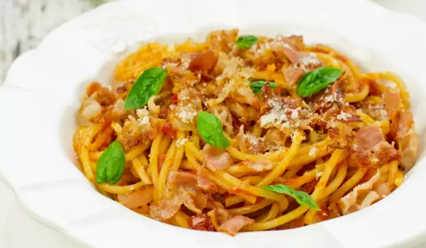 Spaghetti mit Tomaten-Sahne-Soße