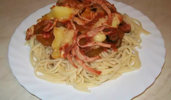 Spaghetti mit Hähnchenfilet und Tomatensoße