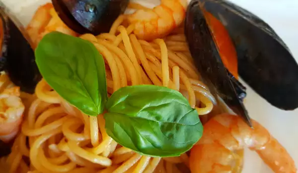 Spaghetti mit Garnelen und Muscheln