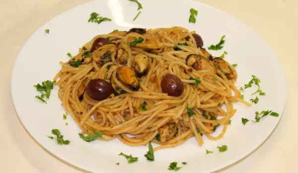 Spaghetti mit Muscheln und Pesto