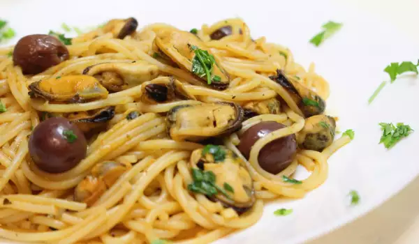 Spaghetti mit Muscheln und Pesto