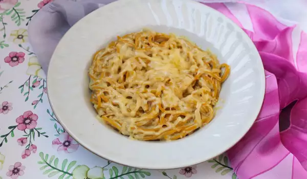 Kürbisspaghetti mit Hüttenkäse- und Frischkäsesoße