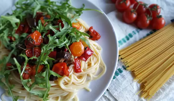 Spaghetti mit Gemüse zum Abendessen