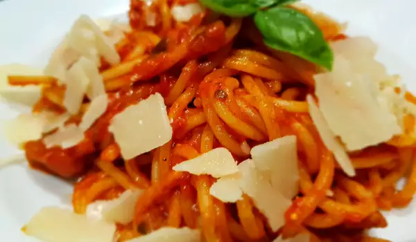Mediterrane Spaghetti mit Tomaten