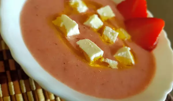 Gazpacho mit Erdbeeren, Fetakäse und Thymian