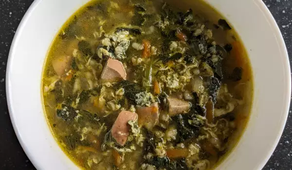 Suppe mit Brennnesseln und Bulgur