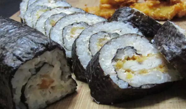 Sushi aus knusprigem Hähnchen und Frischkäse