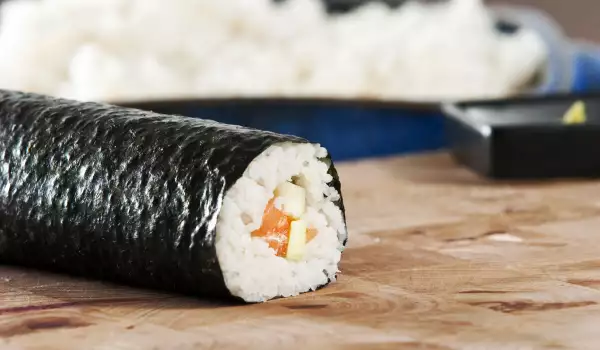 Wie kocht und bereitet man Reis für Sushi zu?