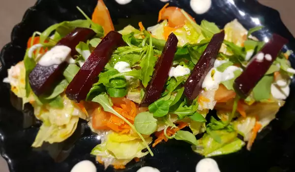 Frischer Rote Bete Salat mit Kräuterdressing