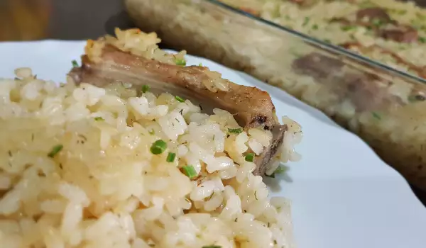 Schweinerippchen mit Reis nach klassischem Rezept